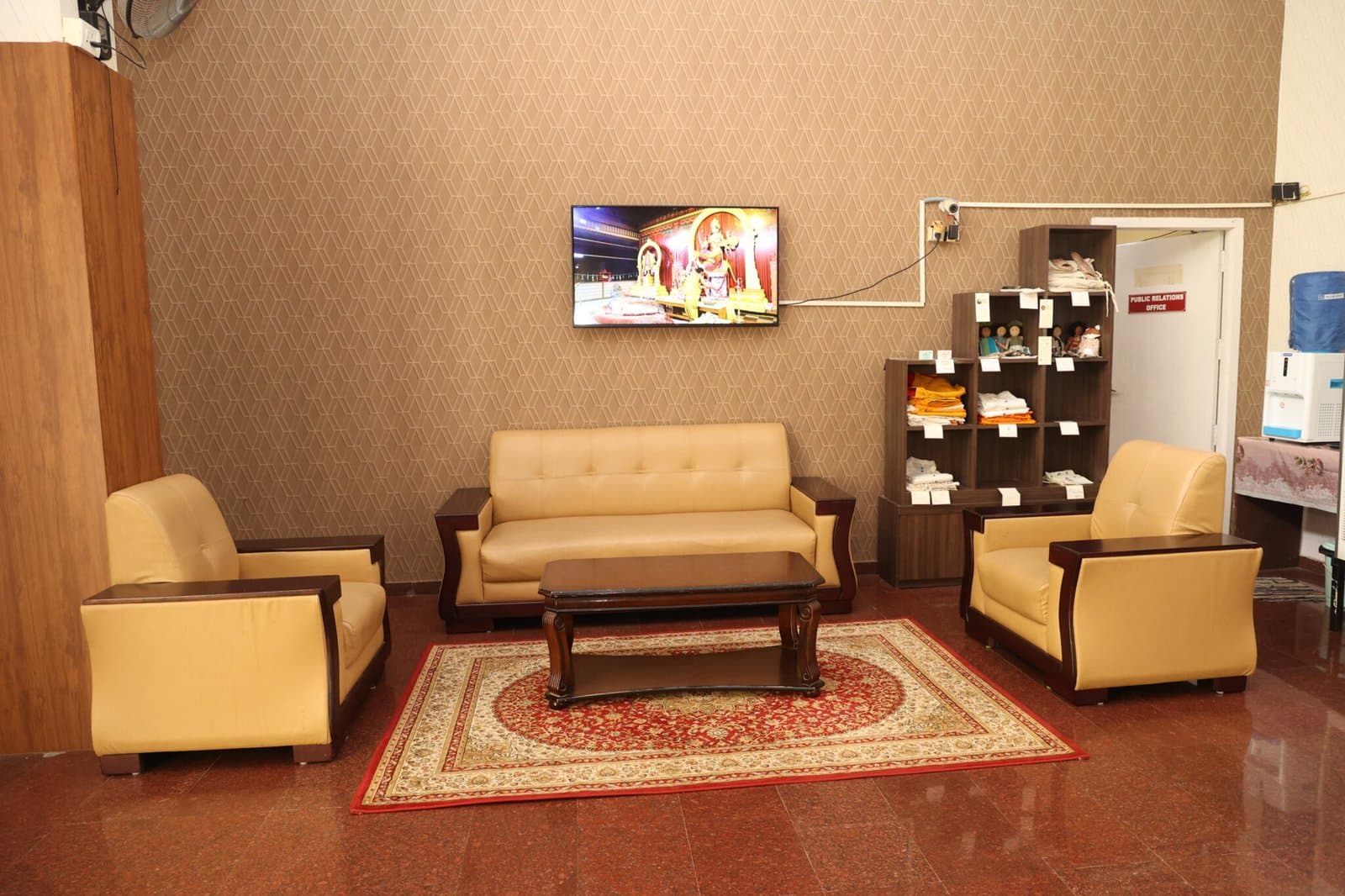 Quiet waiting spaces with soft light