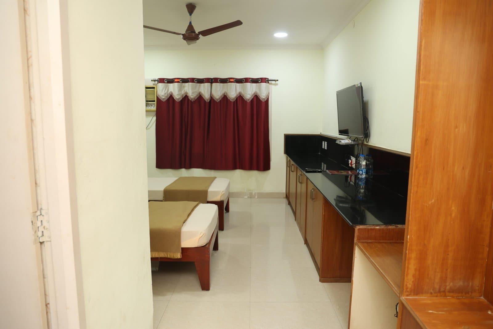 Twin Queen Room view 3