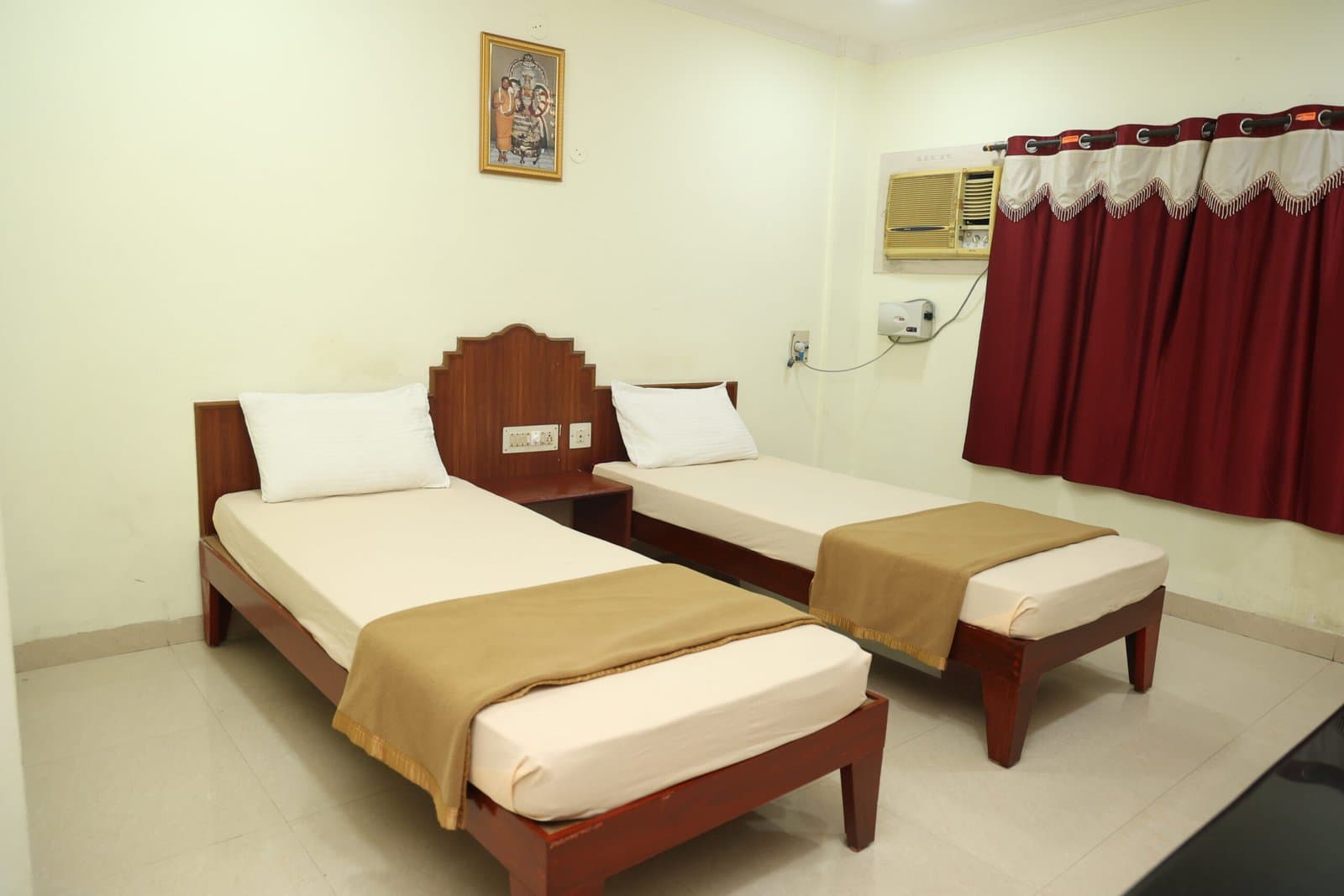 Twin Queen Room view 2